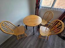 Set table de cuisine et 3 chaises en bois