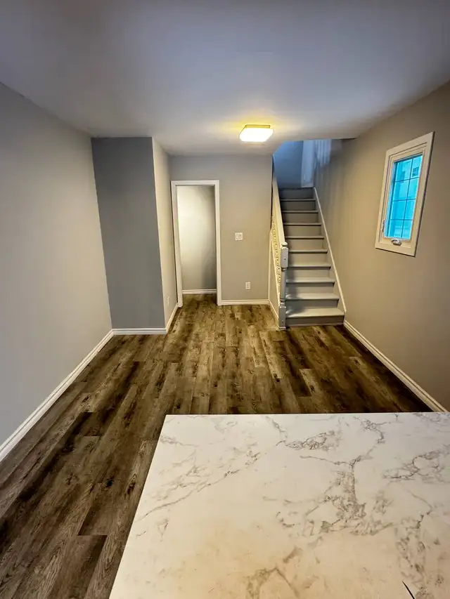 Renovated 3 Bed Student Unit - $2000/Month   Hydro | Sept 1