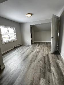 Renovated 3 Bed Student Unit - $2000/Month   Hydro | Sept 1 - Photo 3