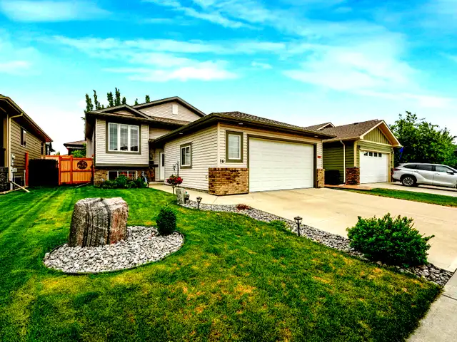 Quality Bi-Level In Leduc, Oversized Garage, Finished Basement