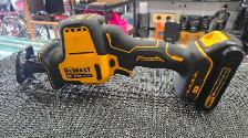 DeWalt ATOMIC 20V Cordless Brushless Compact Reciprocating Saw - Photo 2