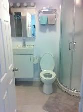 2 1/2 ENTIÈREMENT MEUBLÉ ET ÉQUIPÉ À LOUER – Chambre - Photo 8