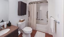 Top-Floor 1 Bedroom Apartment in Beautiful Linden Woods - Photo 2