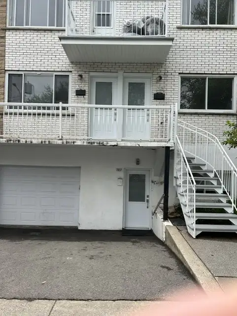 6 1/2 rez de chaussée.Air climatisée.cour.$1,900