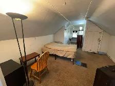 635/mth includes utilities - McMaster Student Room Rental - Photo 3