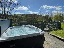 3 PUMP BENCH HOT TUB FOR SALE - Photo 2
