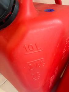 Scepter Gas/Fuel Cans – 20L, 10L & 4.5L – Great Condition - Photo 3