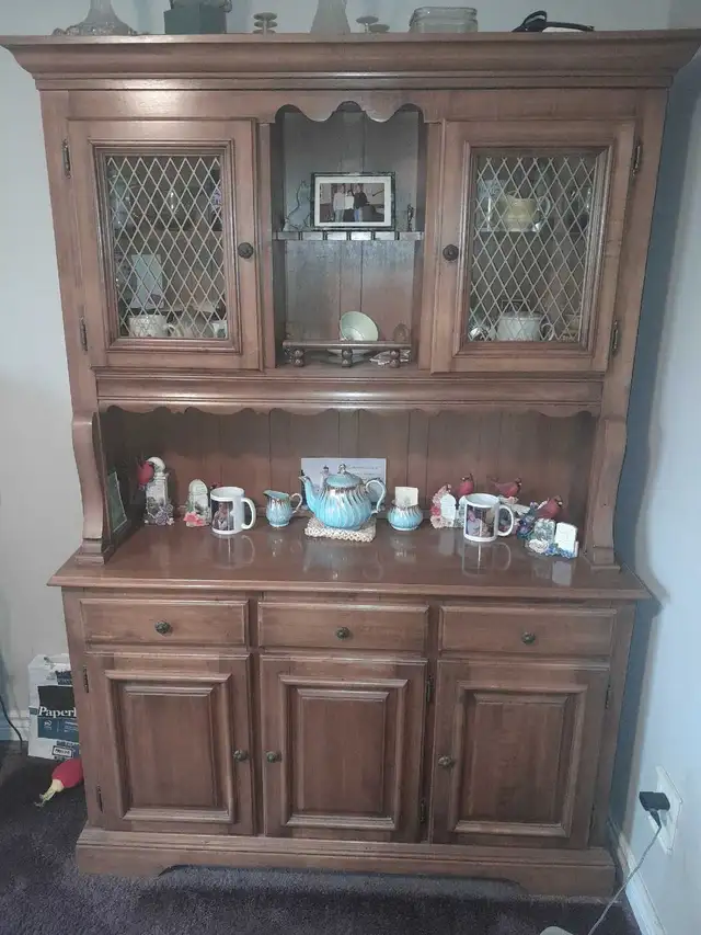 Solid Oak Buffet and Hutch