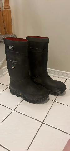 men’s Dunlop rubber work boots size 12