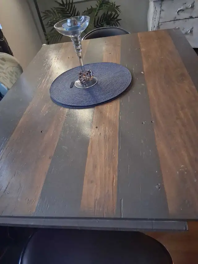 table multifonction a Donné avec 2 chaises