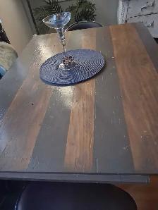 table multifonction a Donné avec 2 chaises