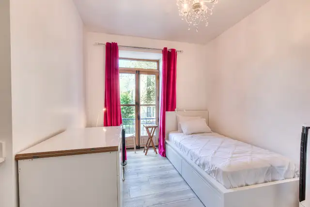 Furnished Stufio w/Balcony - DOWNTOWN