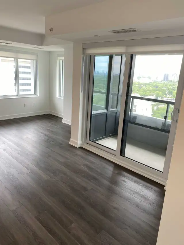 3 Bedrooms Condo with 2.5 bath and Parking , move in now