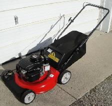 YARDMACHINES REAR BAG GAS LAWNMOWER