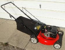 YARDMACHINES REAR BAG GAS LAWNMOWER - Photo 2