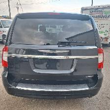 2013 Chrysler Town & Country Limited, Low mileage - Photo 7