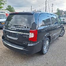 2013 Chrysler Town & Country Limited, Low mileage - Photo 8