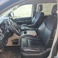 2013 Chrysler Town & Country Limited, Low mileage - Photo 15