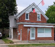 3 Bedrooms 1 bath 16 minute bus to Laurier