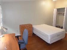 Master bedroom, all  utilities included - Photo 2