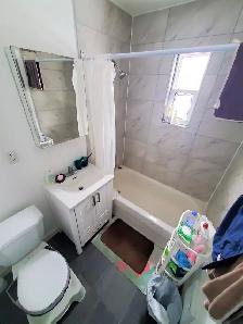 Large spacious bright 3 1/2 and 4 1/2 apt. in Sainte-Anne - Photo 2