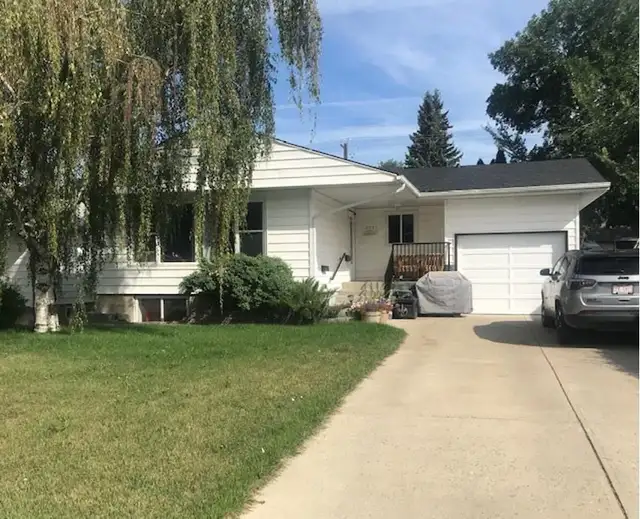 3 Bedroom main floor south side suite - available August 1st