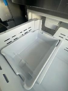 NEW 33" Samsung (Ice Maker) Counter Depth Fridge (18 Cu.Ft) - Photo 7