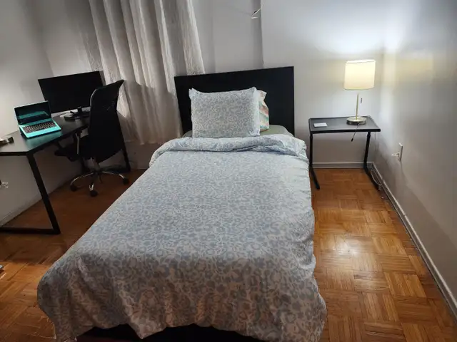 FURNISHED ROOM IN SKYLINE DOWNTOWN TORONTO AVAIL NOW
