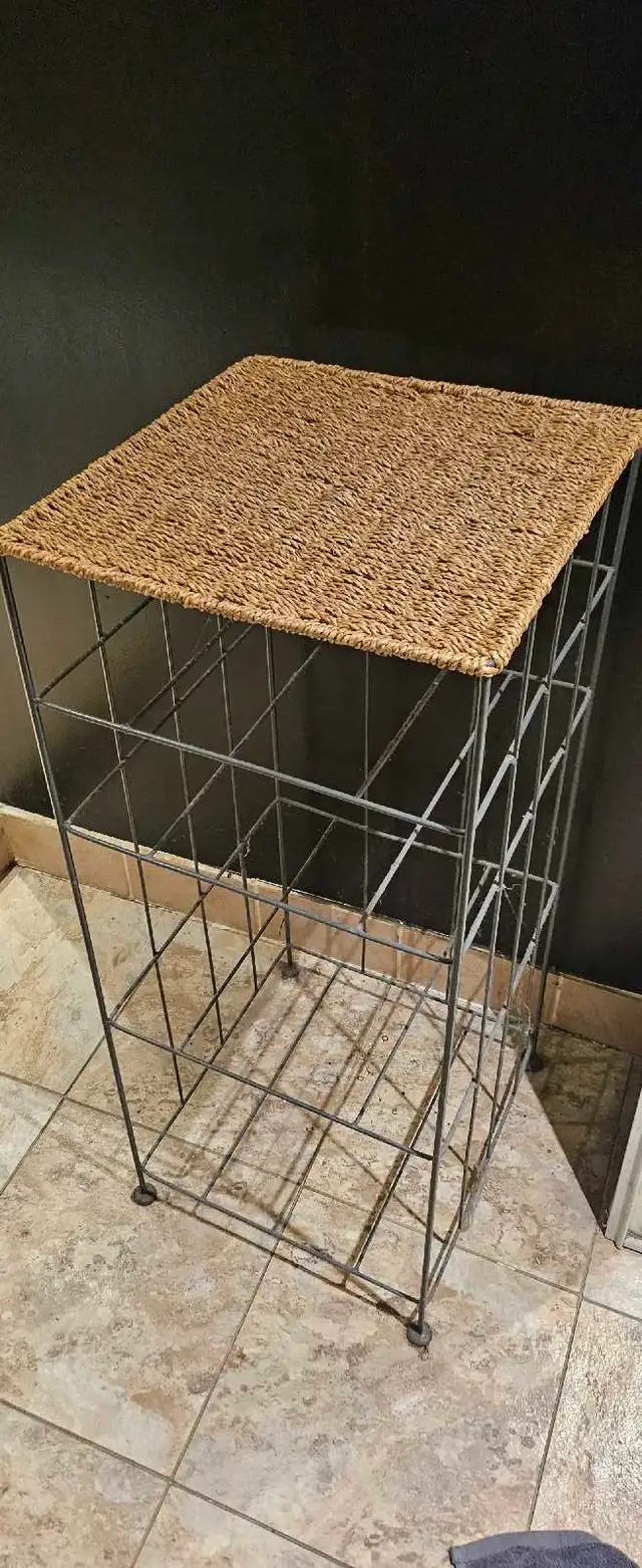 Metal Wire Storage Rack with Woven Top