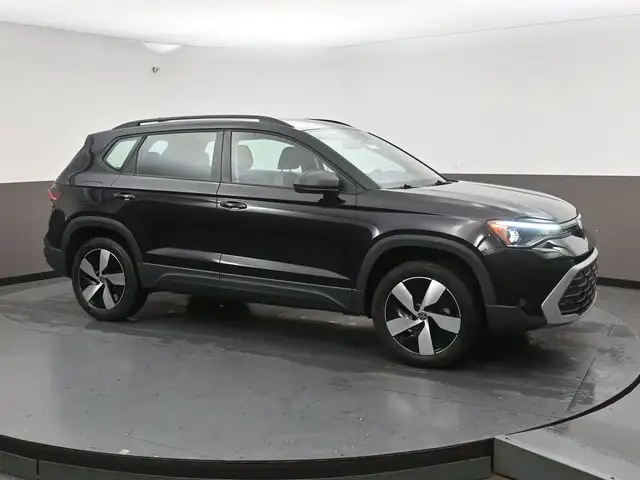 2025 Volkswagen Taos Trendline AWD ONE OWNER! Low KMS, Like New!