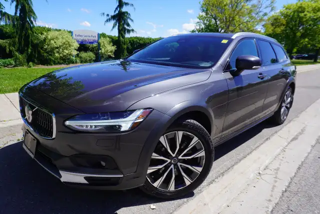 2022 Volvo V90 FRONT MASSAGING SEATS / ONE OWNER / CLEAN CARFAX!