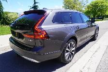 2022 Volvo V90 FRONT MASSAGING SEATS / ONE OWNER / CLEAN CARFAX! - Photo 4