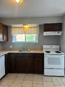 WELCOME TO 152 HAMPTON GREEN - THREE BEDROOM HOME AVAILABLE - Photo 3