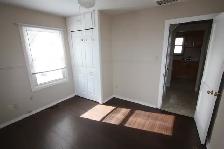 Cute 3 bdrm house in the Tree Streets with fridge, stove, washer - Photo 10
