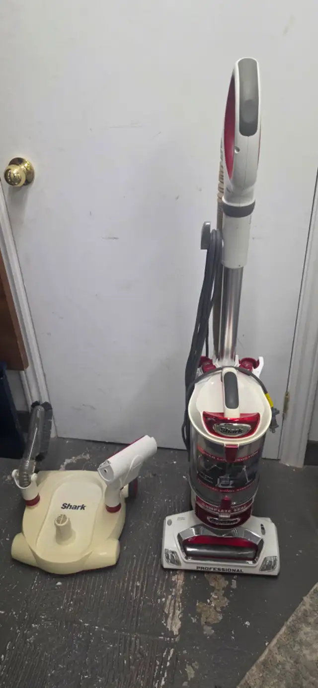 Shark Ninja Professional Rotator Lift Away Vacuum like New