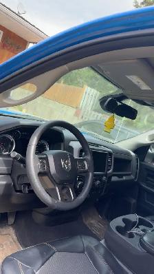 2022 Ram 1500 Classic Express Quad Cab SWB 4WD – V8 engine - Photo 3