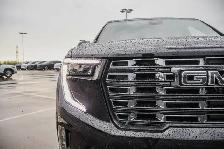 2026 GMC Acadia Denali Ultimate | Panoramic Sunroof | Enhanced - Photo 11