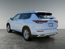 2023 Mitsubishi Outlander SE - Photo 4