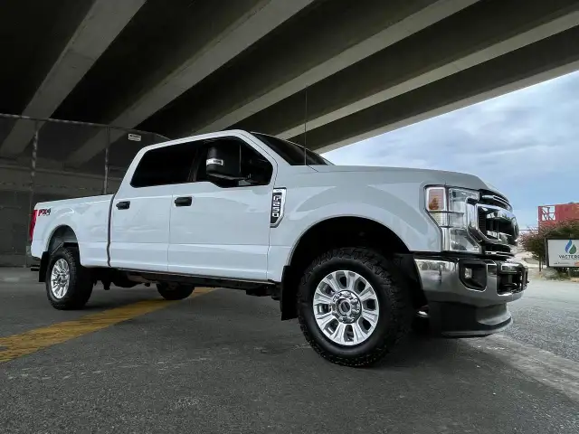 2022 Ford SUPER DUTY F-250 SRW FX4 XLT 4WD 6.2L V8 CREW SB PWR S