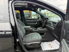 2026 GMC Terrain AT4! CLEAN CARFAX! AWD! PANO ROOF! NAV! CERTIFI - Photo 24