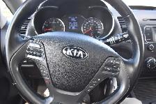 2016 Kia Forte 5-Door EX - Photo 9