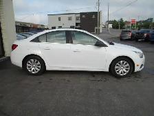 2011 Chevrolet Cruze LS  w/1SB ONLY 108,000KMS!!! - Photo 2
