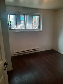 3 1/2 BASEMENT APARTMENT FOR RENT - Photo 4