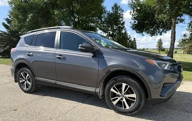 2018 Toyota RAV4 LE AWD ONE OWNER - REAR CAMERA -WARRANTY INCL