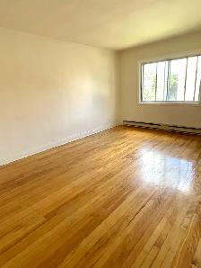 Metro near 5 1/2 room du college duplex - Photo 4