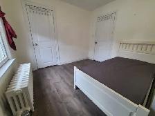 Bloor, Christie @ Ossington TTC, Room 2nd Flr Rent - 2Min to TTC - Photo 2