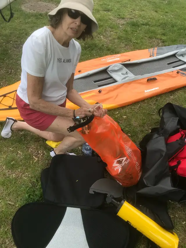 KAYAK GONFLABLE DE QUALITÉ  2 PLACES INCLUANT LES PAGAIES