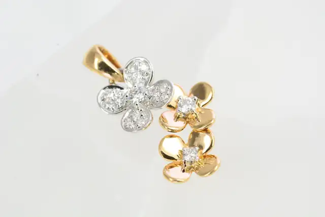 18K DIAMOND FLOWER PENDANT