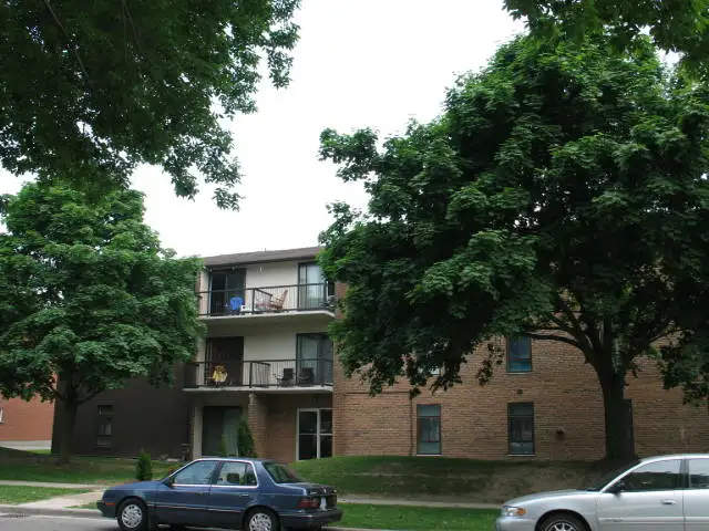 All-inclusive 2-BR apt near Stratford Mall & Walmart