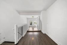 Queen w Niagara,Aug,$2475,1br,den,lndry,ac,deck,reno,over shop - Photo 3